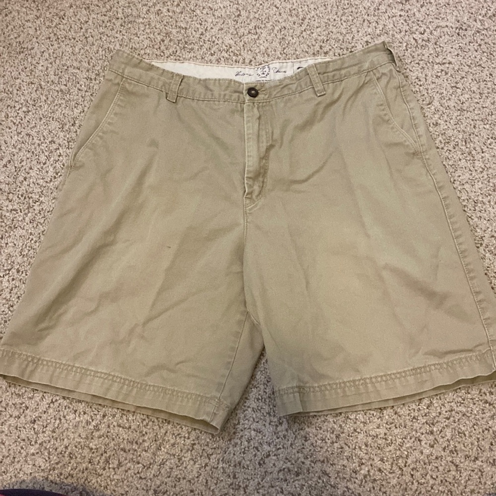 Khaki/olive green men’s shorts size 38